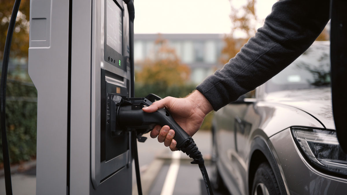 Sicherheitsstandards für EV-Anschlüsse in verschiedenen Regionen